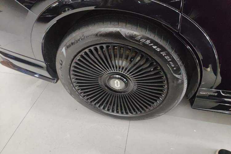 Used Hima AITO M9 2025 Extended-Range Ultra Version 52 kWh 6-Seater Right Rear Wheel Hub