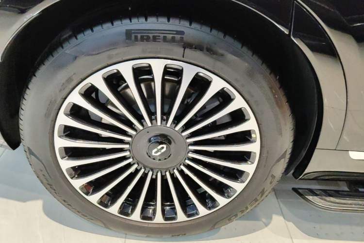 Used Hima AITO M9 2025 Extended-Range Ultra Version 52 kWh 6-Seater Right Rear Wheel Hub