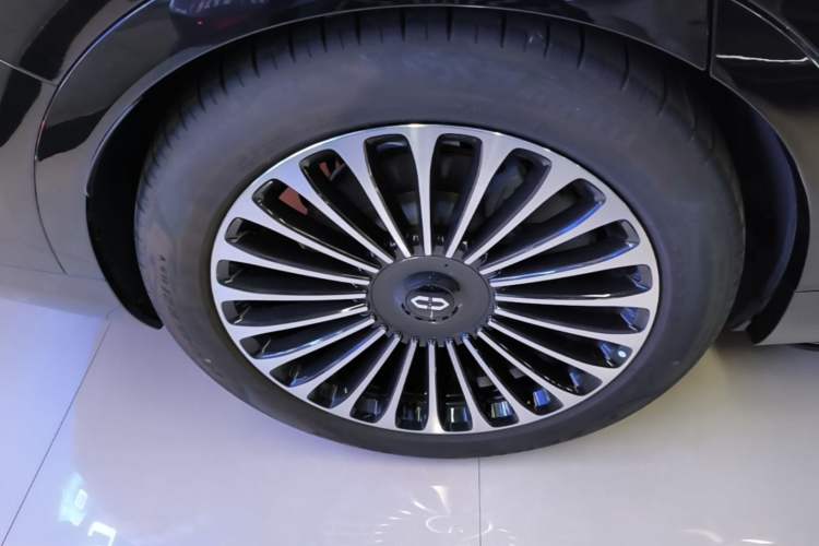 Used Hima AITO M9 2025 Extended-Range Ultra Version 52 kWh 6-Seater Right Rear Wheel Hub