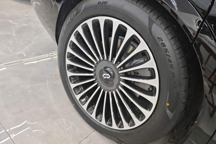 Used Hima AITO M9 2025 Extended-Range Ultra Version 52 kWh 5-Seater Edition Right Rear Wheel Hub