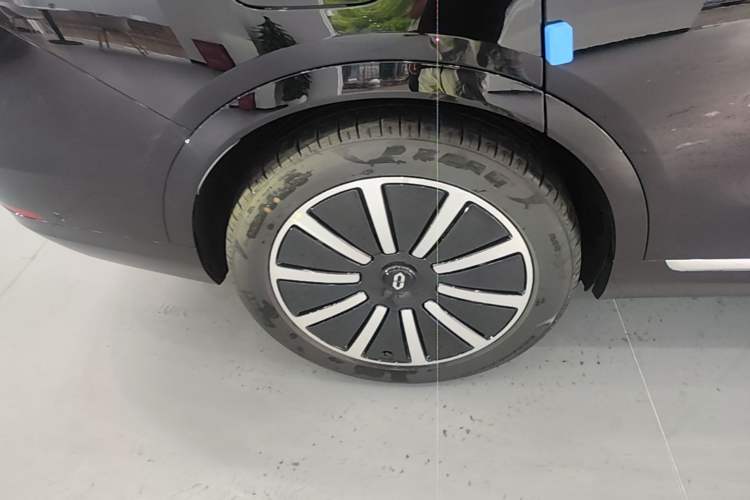 Used Hima AITO M9 2025 Extended-Range Max Version 52 kWh 6-Seater Edition Right Rear Wheel Hub