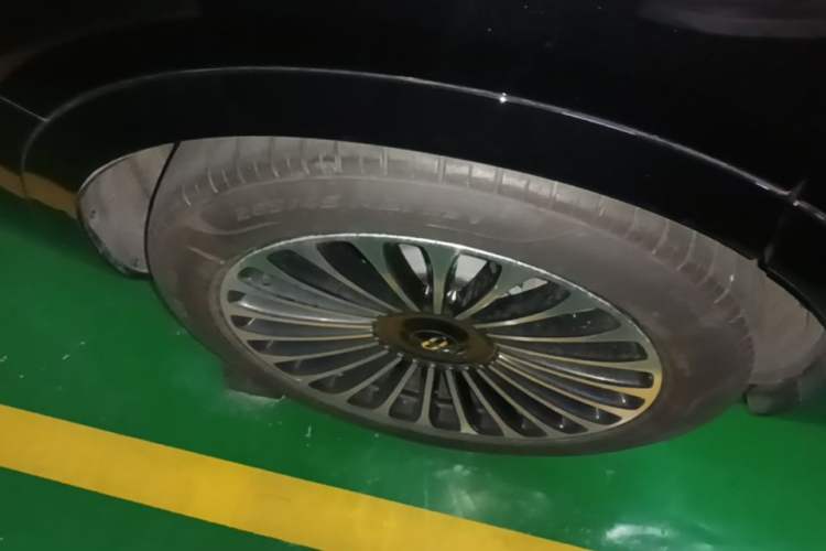 Used Hima AITO M9 2025 Extended-Range Ultra Version 52 kWh 6-Seater Right Rear Wheel Hub