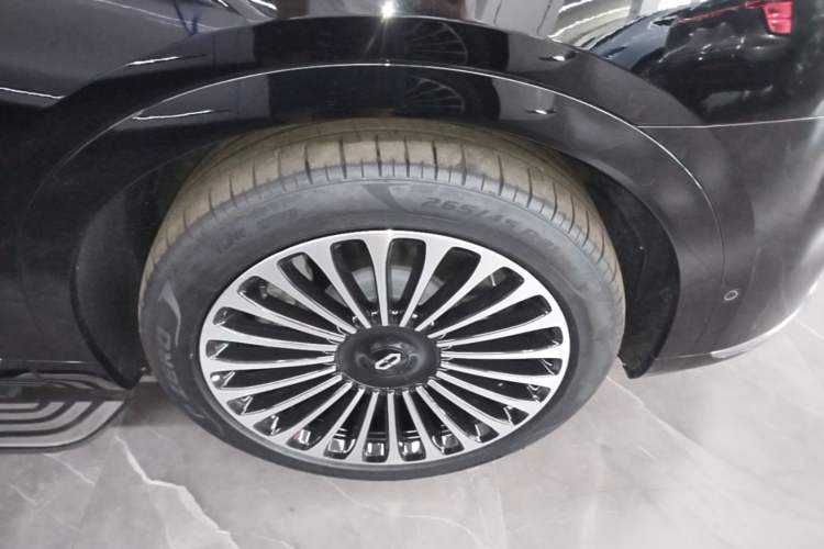 Used Hima AITO M9 2025 Extended-Range Ultra Version 52 kWh 6-Seater Right Rear Wheel Hub