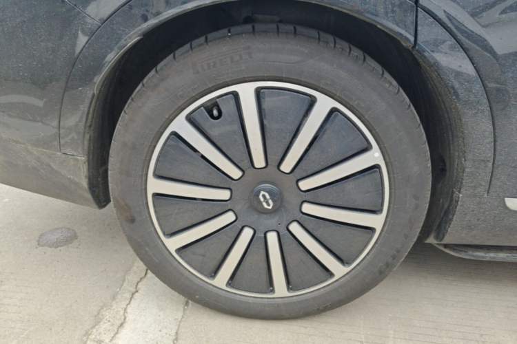 Used Hima AITO M9 2025 Extended-Range Max Version 52 kWh 6-Seater Edition Right Rear Wheel Hub