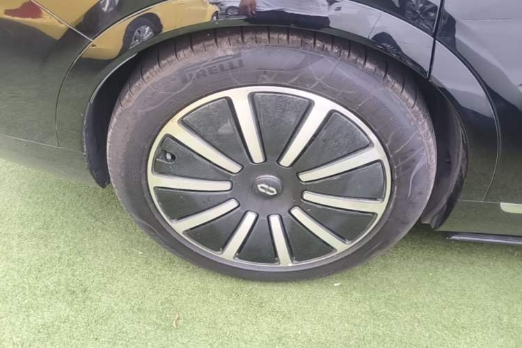 Used Hima AITO M9 2025 Extended-Range Max Version 52 kWh 6-Seater Edition Right Rear Wheel Hub