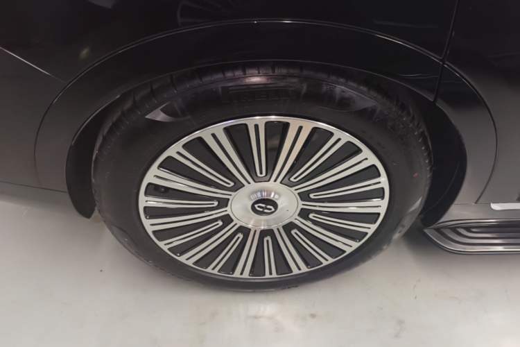 Used Hima AITO M9 2025 Extended-Range Ultra Version 52 kWh 5-Seater Edition Right Rear Wheel Hub