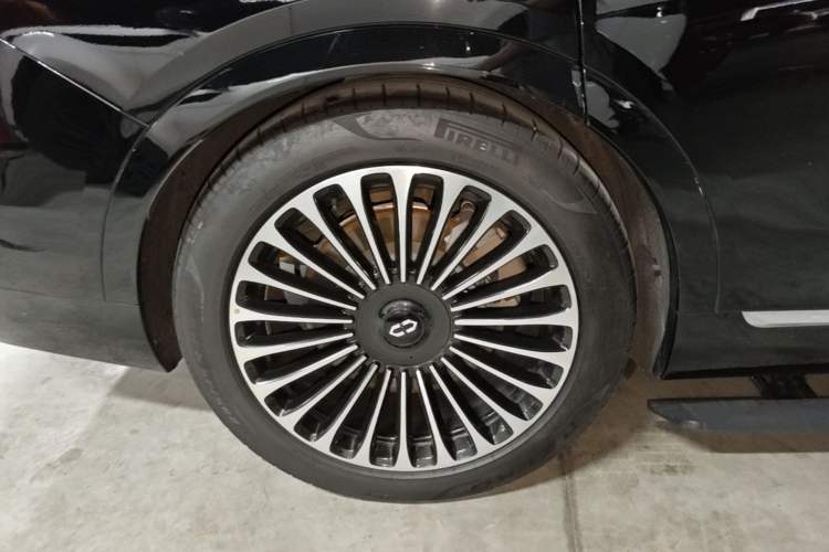 Used Hima AITO M9 2025 Extended-Range Ultra Version 52 kWh 6-Seater Right Rear Wheel Hub