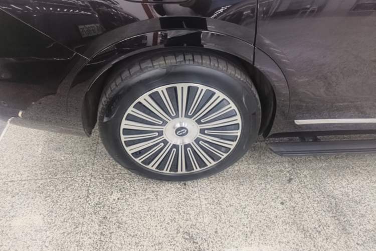 Used Hima AITO M9 2025 Extended-Range Ultra Version 52 kWh 5-Seater Edition Right Rear Wheel Hub