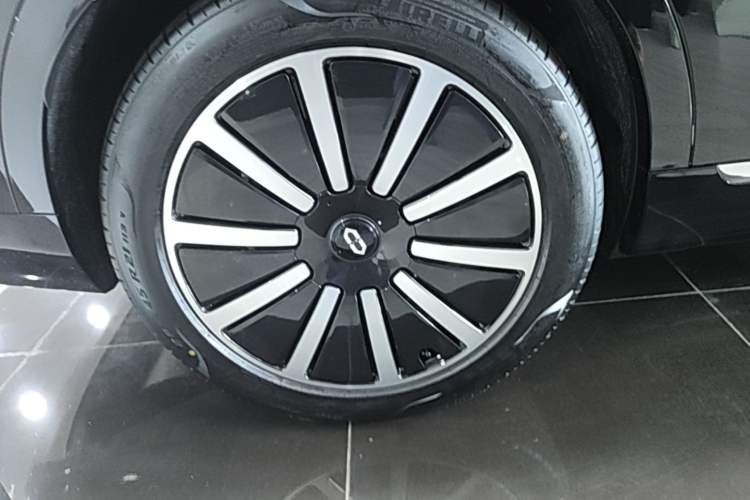 Used Hima AITO M9 2025 Extended-Range Ultra Version 52 kWh 6-Seater Right Rear Wheel Hub