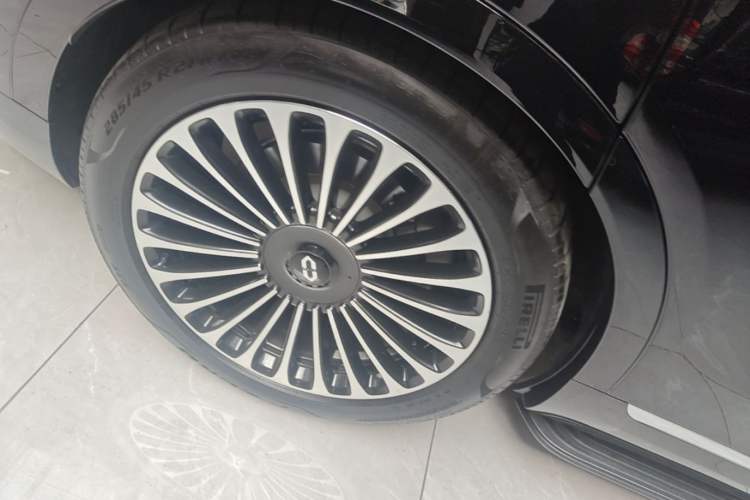 Used Hima AITO M9 2025 Extended-Range Ultra Version 52 kWh 6-Seater Right Rear Wheel Hub
