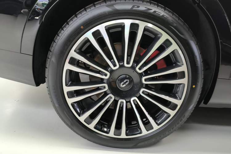 Used Hima AITO M9 2025 Extended-Range Ultra Version 52 kWh 6-Seater Right Rear Wheel Hub