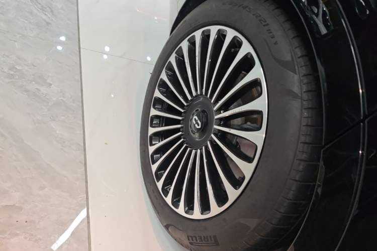 Used Hima AITO M9 2025 Extended-Range Ultra Version 52 kWh 6-Seater Right Rear Wheel Hub
