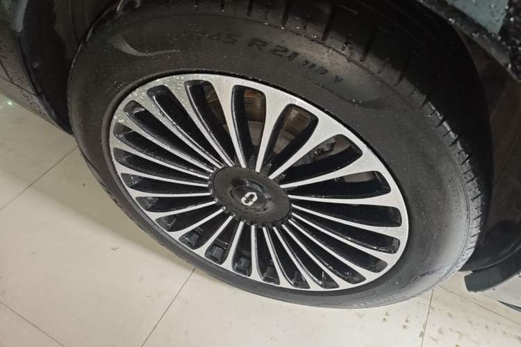 Used Hima AITO M9 2025 Extended-Range Ultra Version 52 kWh 6-Seater Right Rear Wheel Hub
