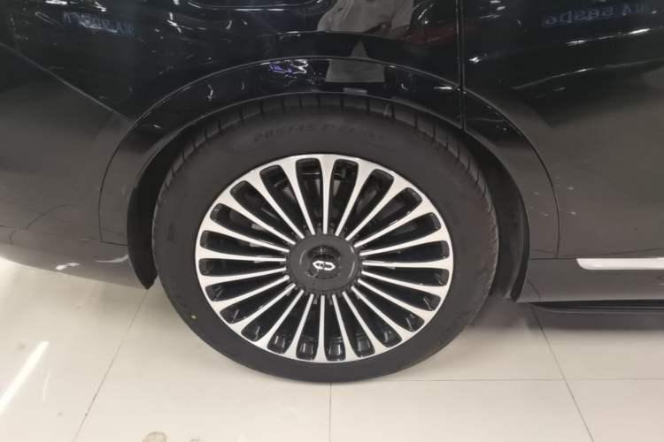Used Hima AITO M9 2025 Extended-Range Ultra Version 52 kWh 5-Seater Edition Right Rear Wheel Hub