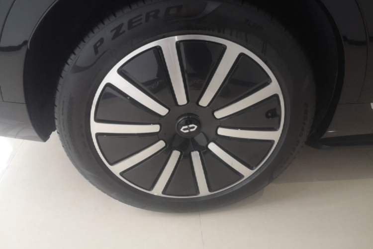 Used Hima AITO M9 2025 Extended-Range Ultra Version 52 kWh 5-Seater Edition Right Rear Wheel Hub