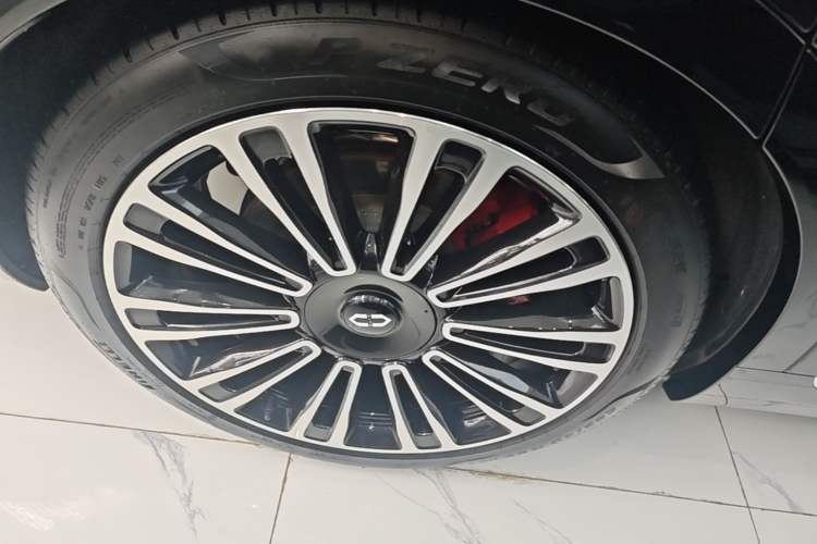 Used Hima AITO M9 2025 Extended-Range Ultra Version 52 kWh 6-Seater Right Rear Wheel Hub