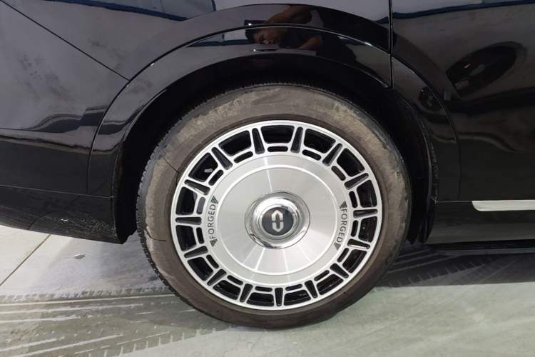 Used Hima AITO M9 2025 Extended-Range Ultra Version 52 kWh 5-Seater Edition Right Rear Wheel Hub