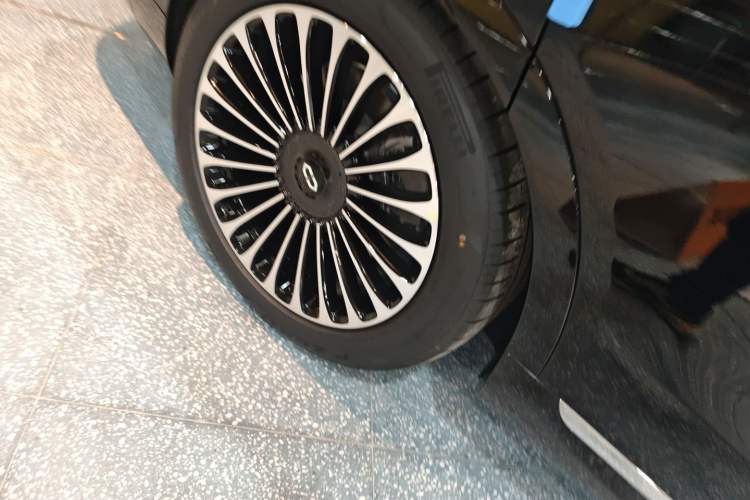 Used Hima AITO M9 2025 Extended-Range Ultra Version 52 kWh 6-Seater Right Rear Wheel Hub