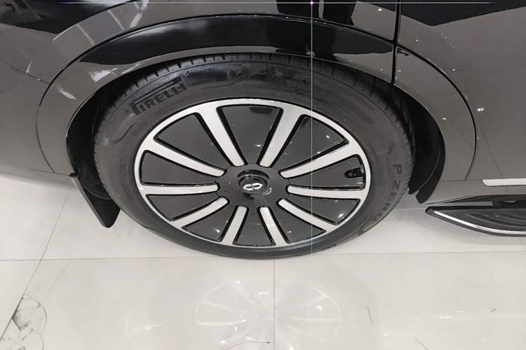 Used Hima AITO M9 2025 Extended-Range Ultra Version 52 kWh 6-Seater Right Rear Wheel Hub