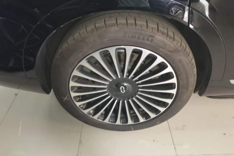 Used Hima AITO M9 2025 Extended-Range Ultra Version 52 kWh 5-Seater Edition Right Rear Wheel Hub