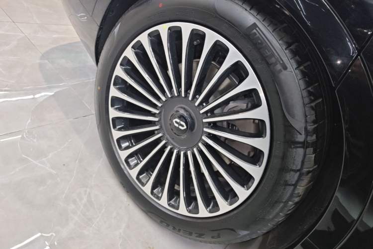 Used Hima AITO M9 2025 Extended-Range Ultra Version 52 kWh 6-Seater Right Rear Wheel Hub