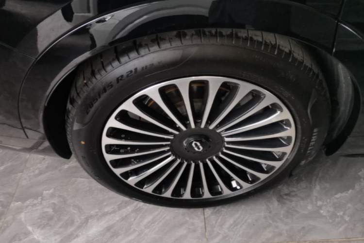 Used Hima AITO M9 2025 Extended-Range Ultra Version 52 kWh 6-Seater Right Rear Wheel Hub