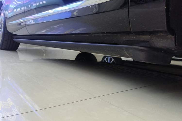 Used Hima AITO M9 2025 Extended-Range Ultra Version 52 kWh 6-Seater Right Side Sill