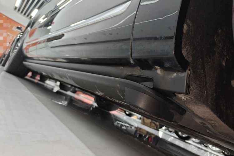 Used Hima AITO M9 2025 Extended-Range Ultra Version 52 kWh 6-Seater Right Side Sill
