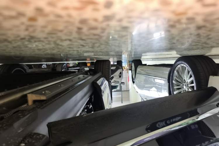 Used Hima AITO M9 2025 Extended-Range Ultra Version 52 kWh 6-Seater Right Side Sill