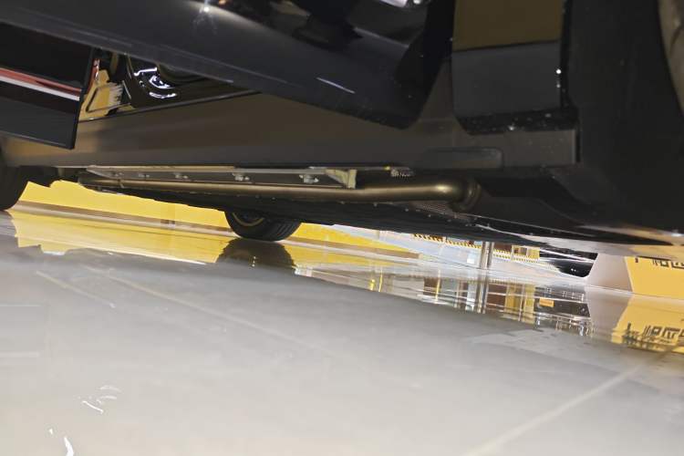 Used Hima AITO M9 2025 Extended-Range Ultra Version 52 kWh 6-Seater Right Side Sill