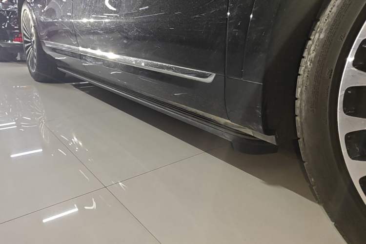Used Hima AITO M9 2025 Extended-Range Ultra Version 52 kWh 6-Seater Right Side Sill