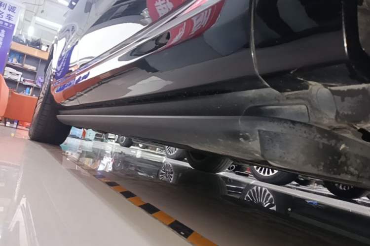 Used Hima AITO M9 2025 Extended-Range Ultra Version 52 kWh 6-Seater Right Side Sill