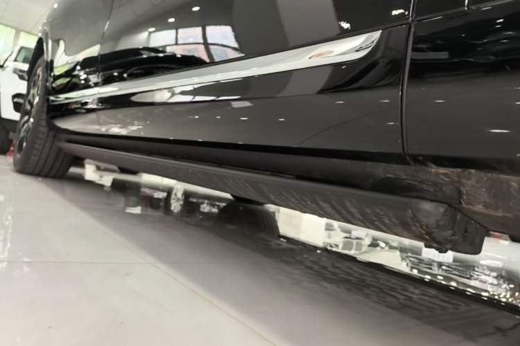 Used Hima AITO M9 2025 Extended-Range Ultra Version 52 kWh 6-Seater Right Side Sill