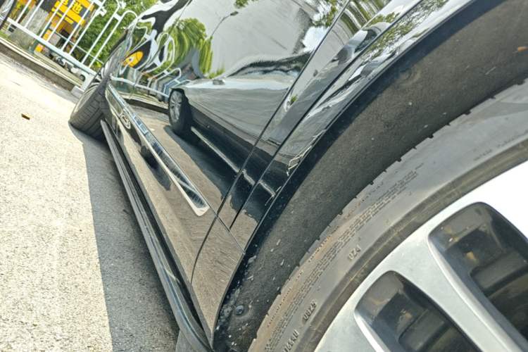 Used Hima AITO M9 2025 Extended-Range Max Version 52 kWh 6-Seater Edition Right Side Sill
