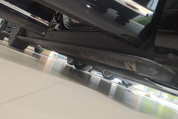 Used Hima AITO M9 2025 Extended-Range Ultra Version 52 kWh 6-Seater Right Side Sill