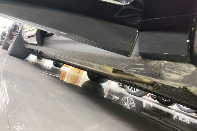 Used Hima AITO M9 2025 Extended-Range Ultra Version 52 kWh 6-Seater Right Side Sill