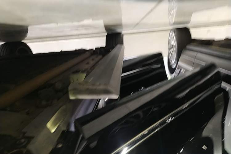 Used Hima AITO M9 2025 Extended-Range Ultra Version 52 kWh 6-Seater Right Side Sill