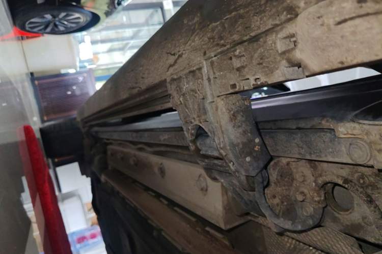 Used Hima AITO M9 2025 Extended-Range Ultra Version 52 kWh 5-Seater Edition Right Side Sill