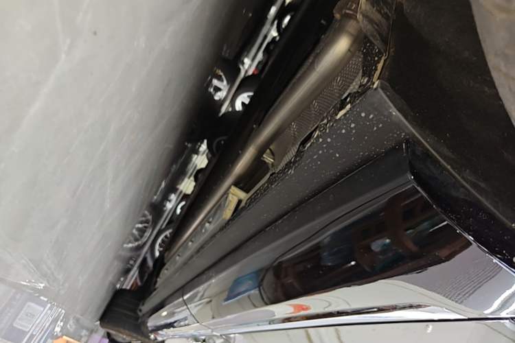 Used Hima AITO M9 2025 Extended-Range Ultra Version 52 kWh 5-Seater Edition Right Side Sill