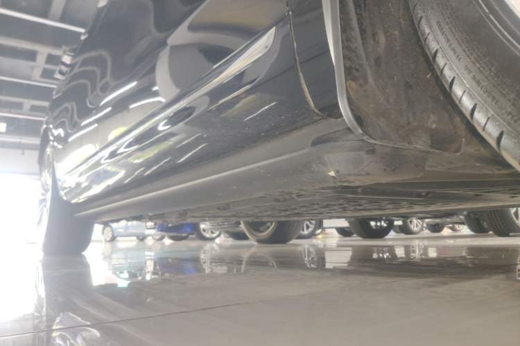Used Hima AITO M9 2025 Extended-Range Ultra Version 52 kWh 6-Seater Right Side Sill