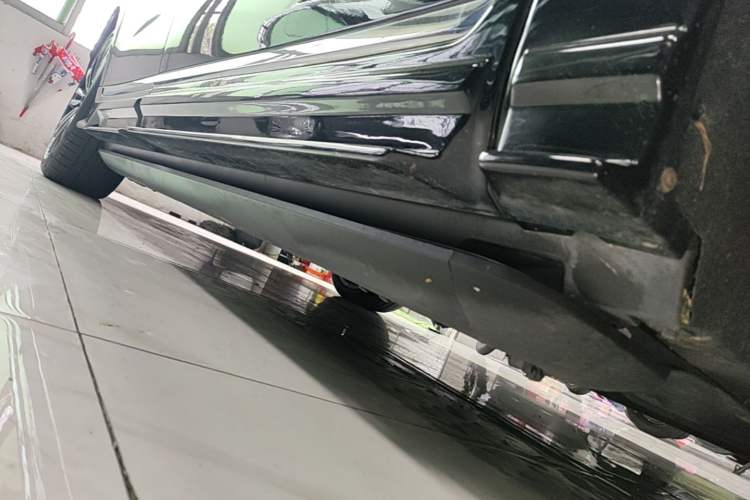 Used Hima AITO M9 2025 Extended-Range Ultra Version 52 kWh 6-Seater Right Side Sill