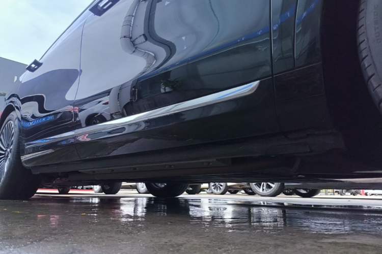 Used Hima AITO M9 2025 Extended-Range Max Version 52 kWh 5-Seater Edition Right Side Sill
