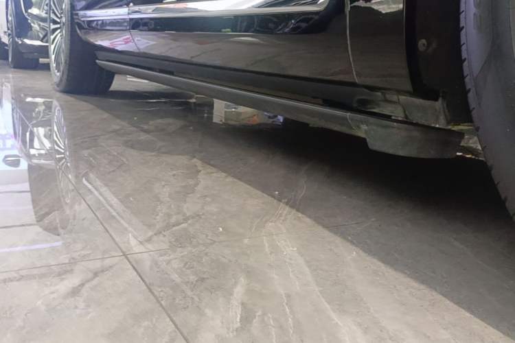 Used Hima AITO M9 2025 Extended-Range Ultra Version 52 kWh 6-Seater Right Side Sill