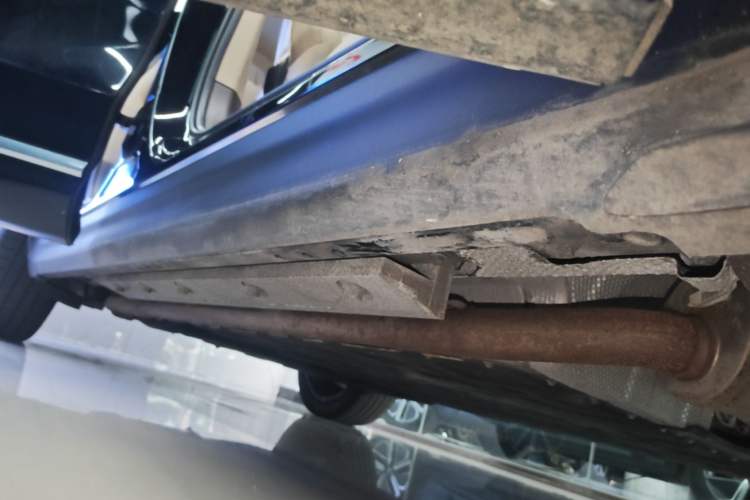 Used Hima AITO M9 2025 Extended-Range Ultra Version 52 kWh 6-Seater Right Side Sill