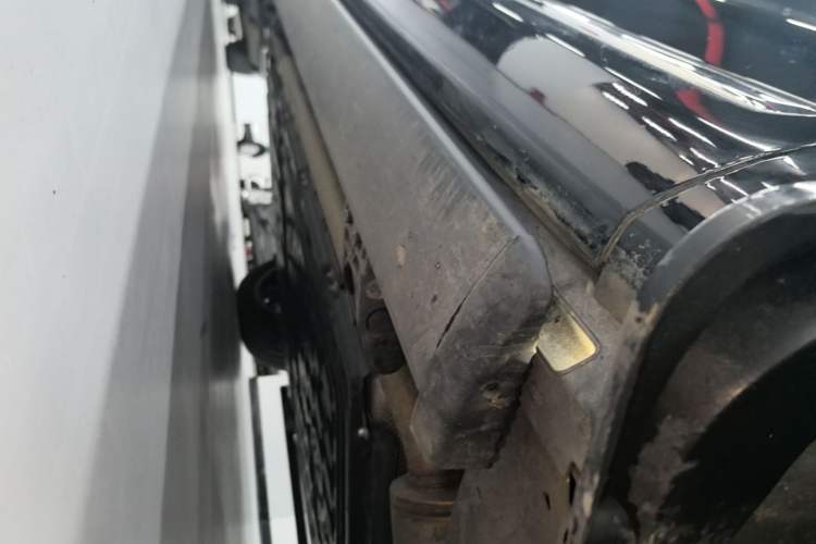 Used Hima AITO M9 2025 Extended-Range Ultra Version 52 kWh 6-Seater Right Side Sill