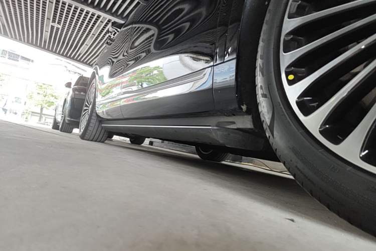 Used Hima AITO M9 2025 Extended-Range Ultra Version 52 kWh 6-Seater Right Side Sill