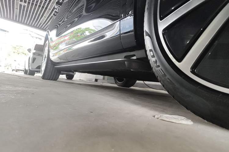 Used Hima AITO M9 2025 Extended-Range Ultra Version 52 kWh 6-Seater Right Side Sill