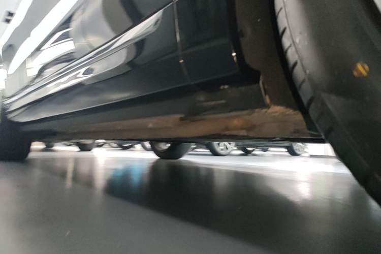 Used Hima AITO M9 2025 Extended-Range Ultra Version 52 kWh 6-Seater Right Side Sill