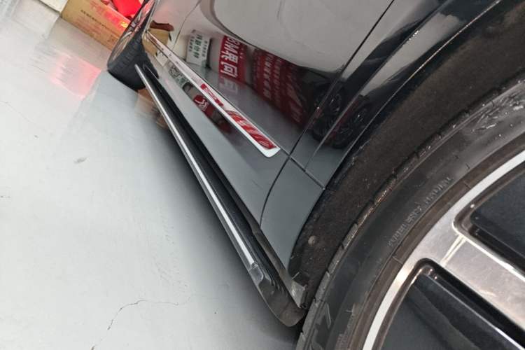 Used Hima AITO M9 2025 Extended-Range Max Version 52 kWh 6-Seater Edition Right Side Sill