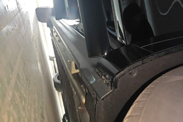Used Hima AITO M9 2025 Extended-Range Ultra Version 52 kWh 5-Seater Edition Right Side Sill